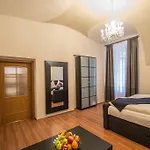 4Bdr Historical Spirit Apt By Ruterra