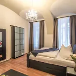 4Bdr Historical Spirit Apt By Ruterra